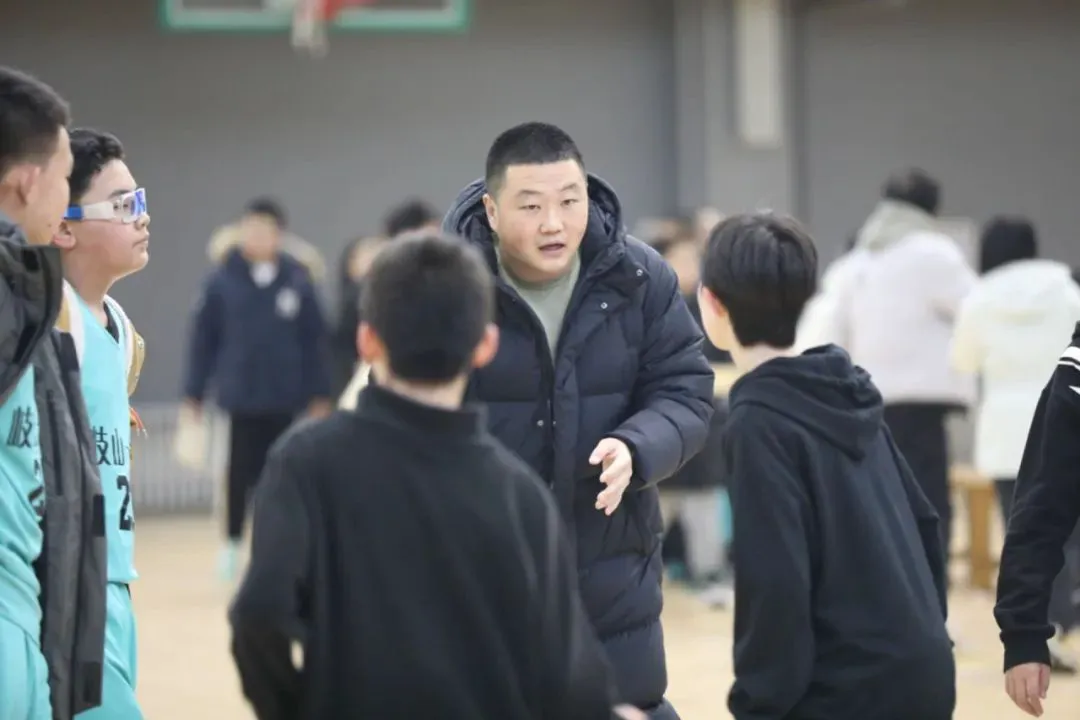 如何利用高科技设备解决篮球训练中的常见问题_2
