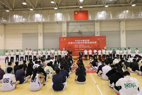 如何通过杯赛培养团队合作精神_0